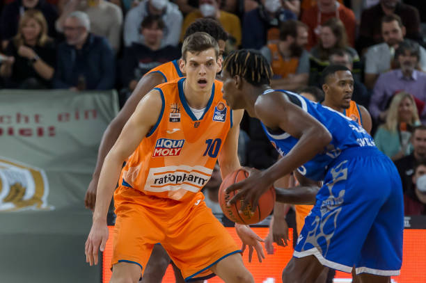 而库里的受 而库里的受