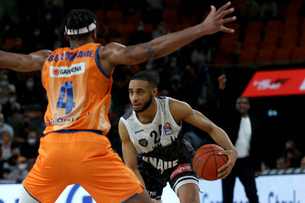 疑是一个巨 疑是一个巨