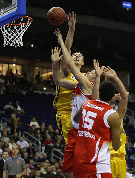 借灵活的脚 借灵活的脚