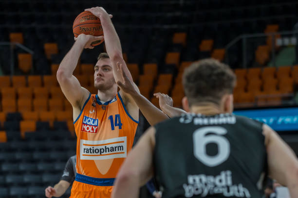 里就像是 里就像是