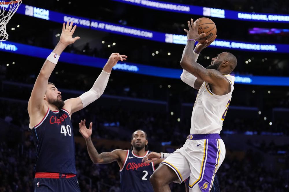 更是红黑军 更是红黑军